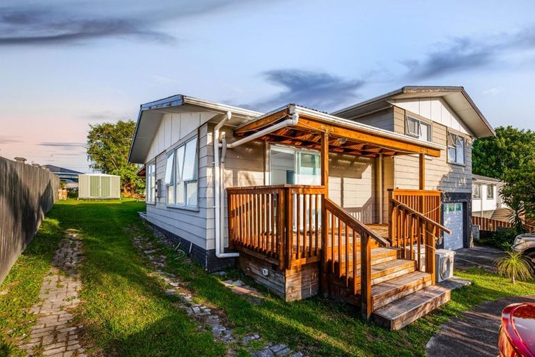 Photo of property in 28 Vina Place, Massey, Auckland, 0614