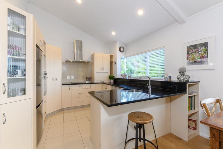 Photo of property in 92 Hadfield Street, Beach Haven, Auckland, 0626