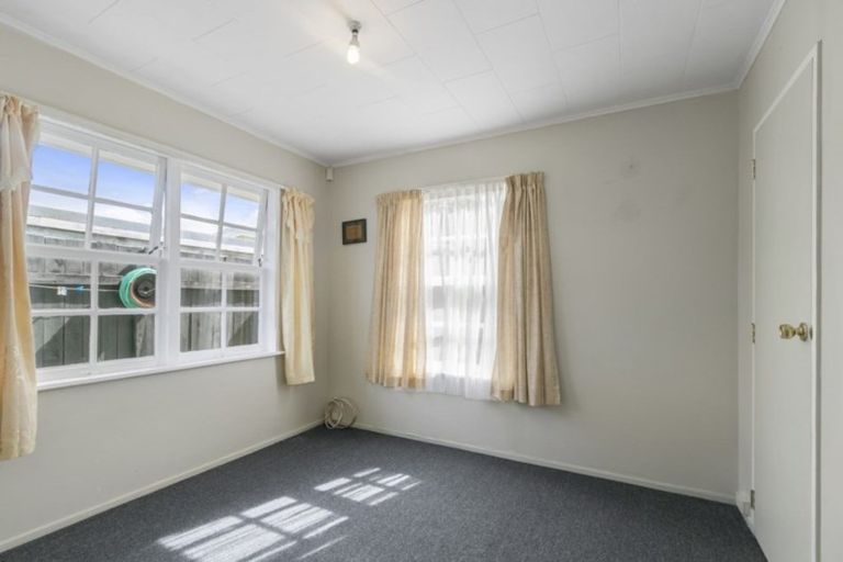 Photo of property in 6 Bexley Grove, Wainuiomata, Lower Hutt, 5014