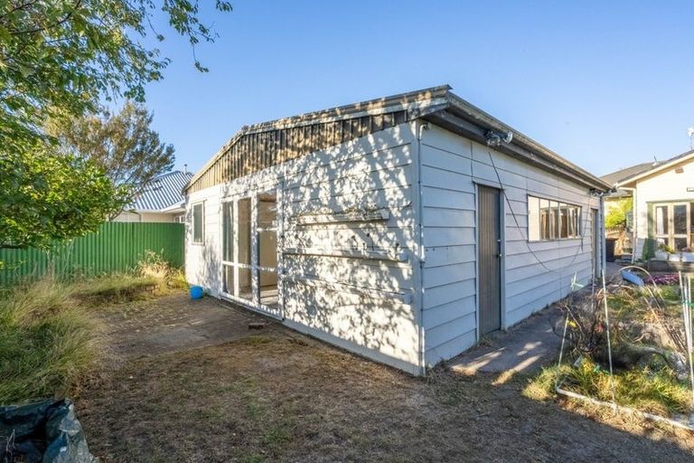 Photo of property in 37 Shamrock Street, Takaro, Palmerston North, 4412