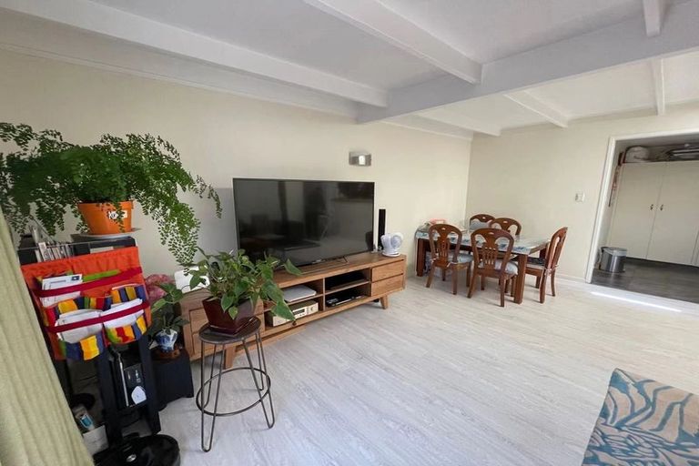 Photo of property in 53 Kaurilands Road, Titirangi, Auckland, 0604