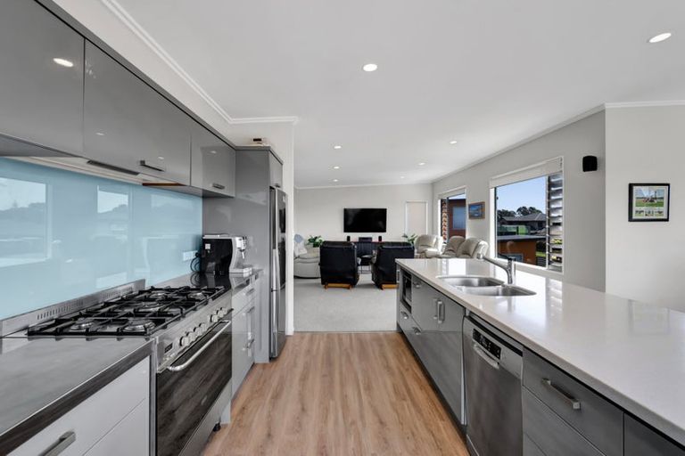 Photo of property in 18 Parkvue Drive, Bell Block, New Plymouth, 4312