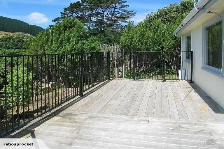 Photo of property in 4 South Street, Tawa, Wellington, 5028