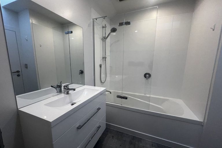 Photo of property in 3ul Papawai Terrace, Mount Cook, Wellington, 6021