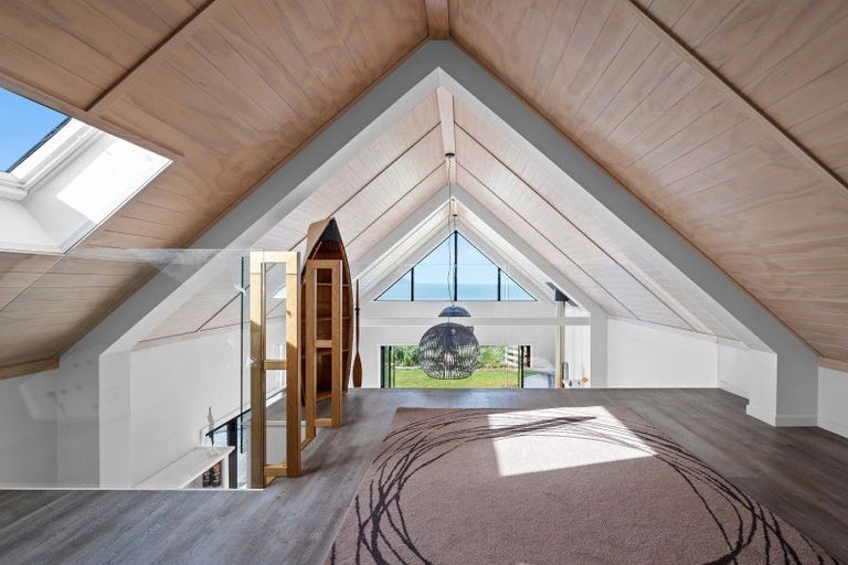 Photo of property in 497 Waikawa-curio Bay Road, Curio Bay, Tokanui, 9884