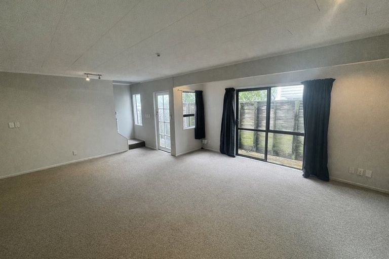 Photo of property in 6 Tiketike Way, Brooklyn, Wellington, 6021