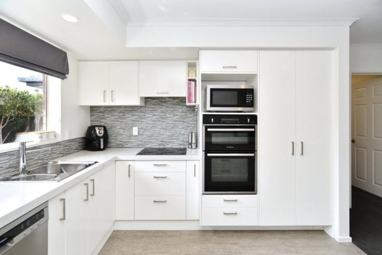 Photo of property in 4 Rue De La Mare, Parklands, Christchurch, 8083