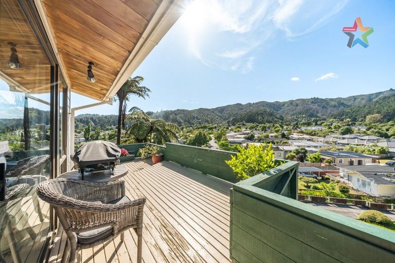 Photo of property in 30 Korau Grove, Stokes Valley, Lower Hutt, 5019