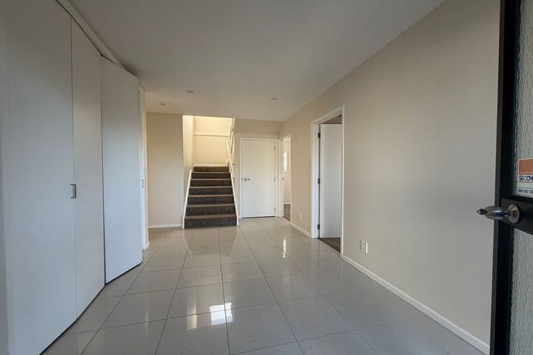 Photo of property in 2/42 Aberdeen Road, Campbells Bay, Auckland, 0620