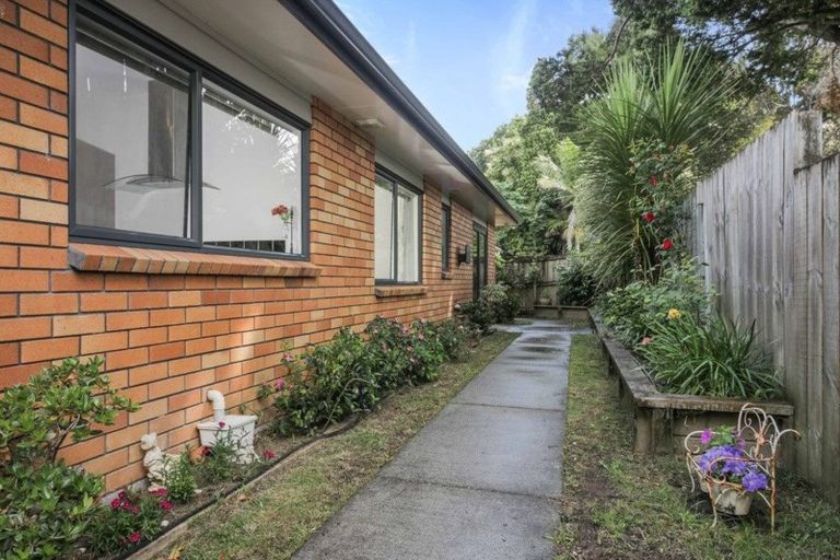 Photo of property in 15a Callis Avenue, Opaheke, Papakura, 2113