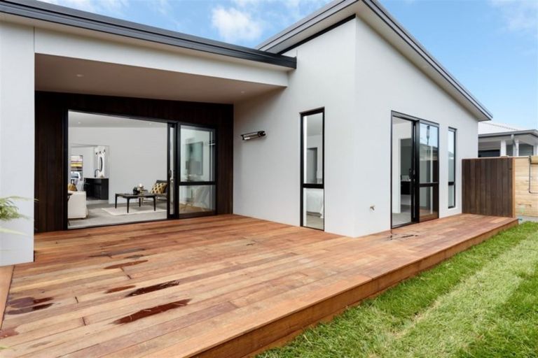 Photo of property in 5 Makura Drive, Papamoa Beach, Papamoa, 3118