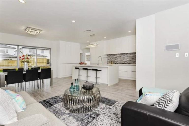 Photo of property in 22 Tinaku Road, Flat Bush, Auckland, 2019