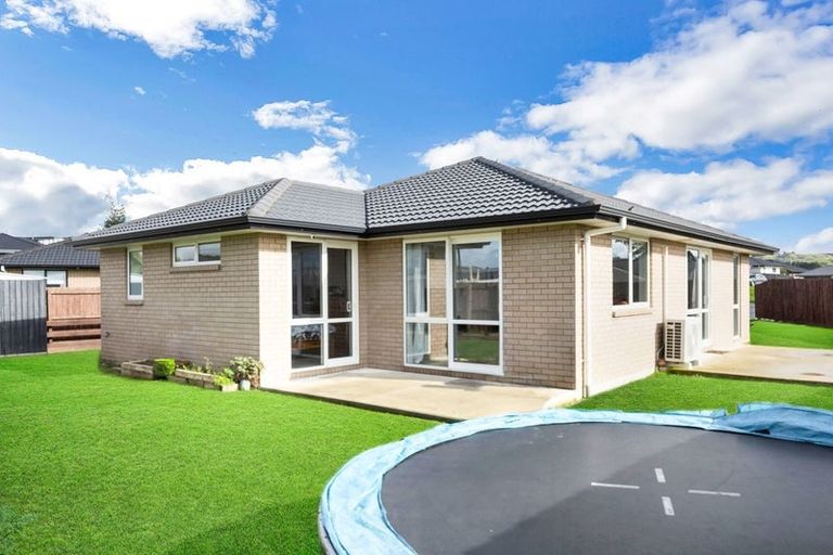 Photo of property in 16 Gibboney Place, Pokeno, 2402