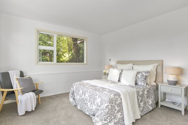 Photo of property in 9 Lomond Street, Newlands, Wellington, 6037