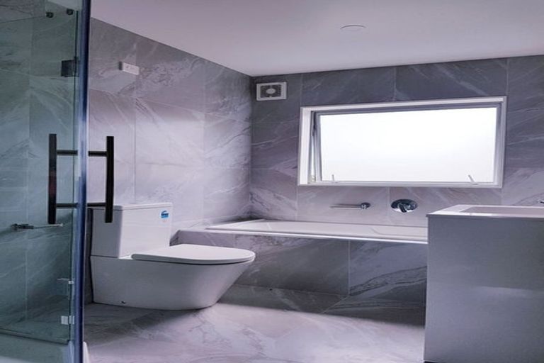 Photo of property in 812b East Coast Road, Oteha, Auckland, 0630