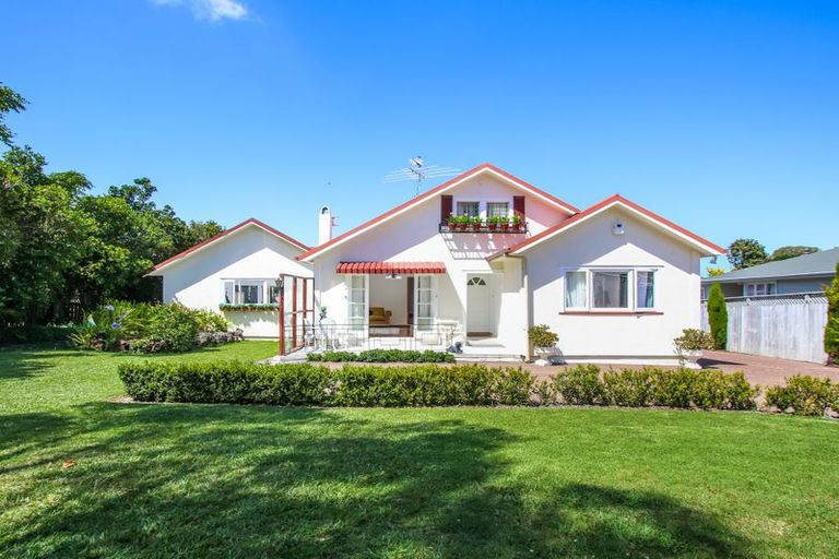 Photo of property in 6 Parker Avenue, New Lynn, Auckland, 0600