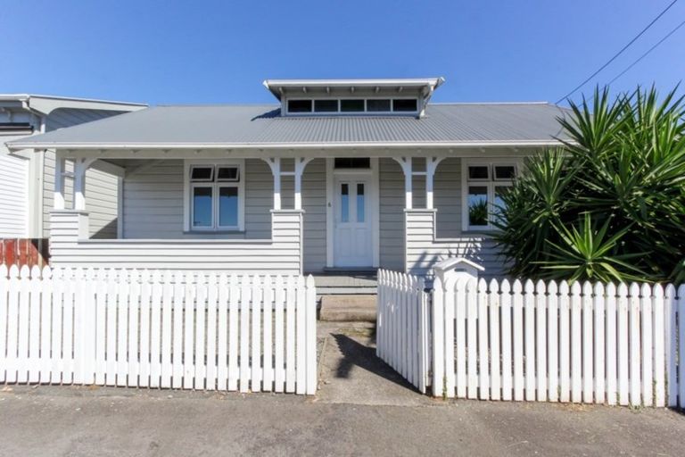 Photo of property in 6 Morley Street, New Plymouth, 4310