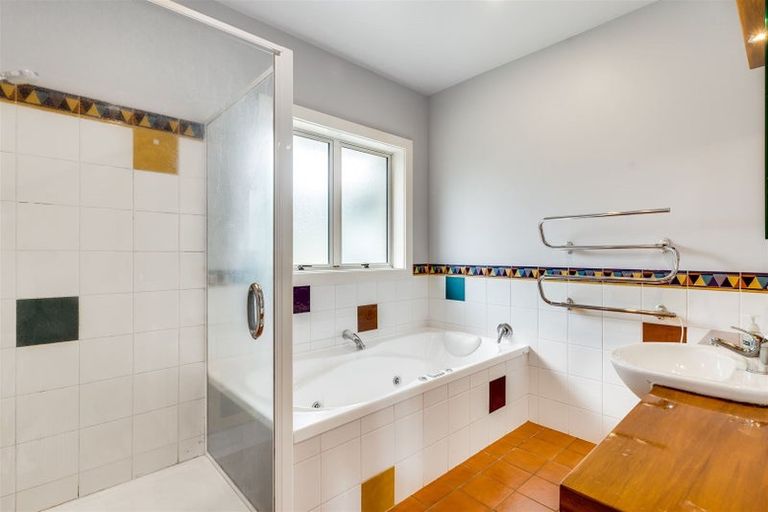 Photo of property in 58 Grahams Road, Burnside, Christchurch, 8041