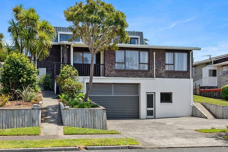 Photo of property in 8 Julian Place, Westown, New Plymouth, 4310