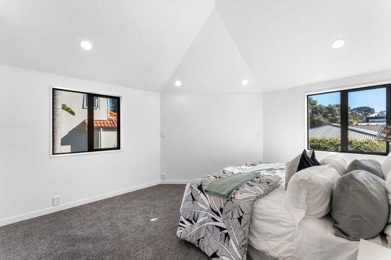 Photo of property in 2/19 Rodney Road, Northcote Point, Auckland, 0627
