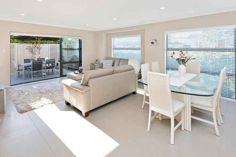 Photo of property in 1 Lorenzo Way, Flat Bush, Auckland, 2016