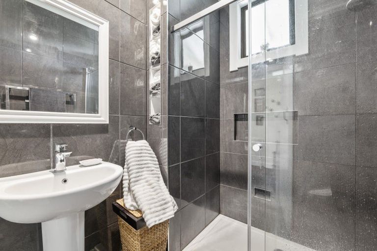 Photo of property in 17 Graham Street, Eltham, 4322