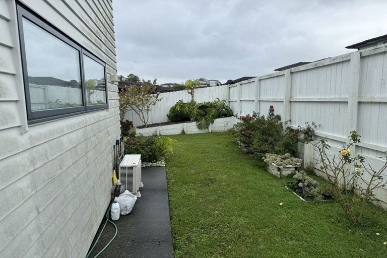 Photo of property in 30 Midhurst Avenue, Henderson, Auckland, 0612