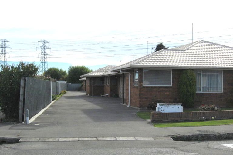 Photo of property in 4/120 Middlepark Road, Sockburn, Christchurch, 8042