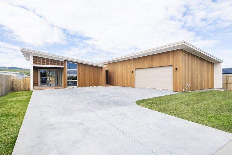 Photo of property in 23 Allan Avenue, Lytton West, 4071