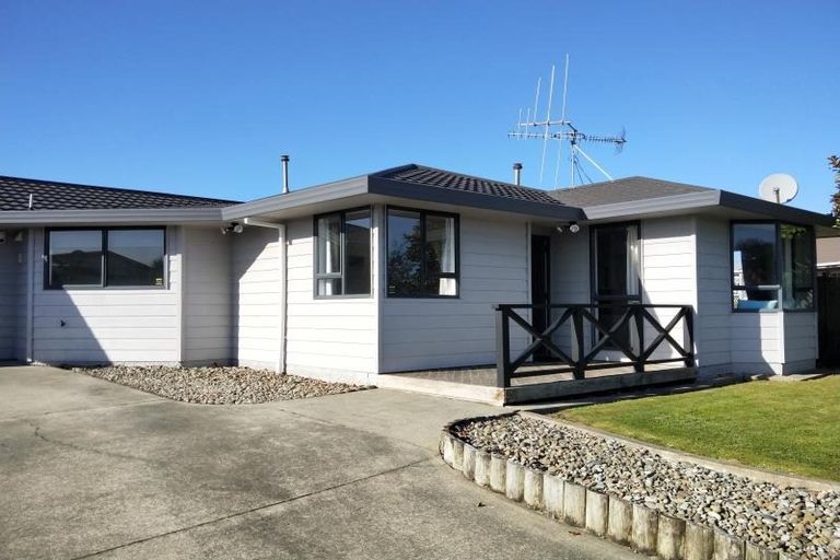 Photo of property in 96 Hillcrest Drive, Kelvin Grove, Palmerston North, 4414