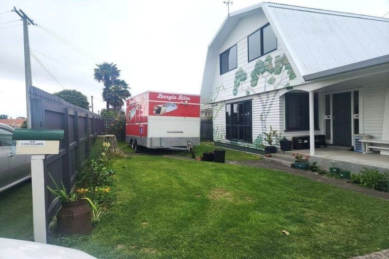 Photo of property in 1/22 Gladys Avenue, Glenfield, Auckland, 0629