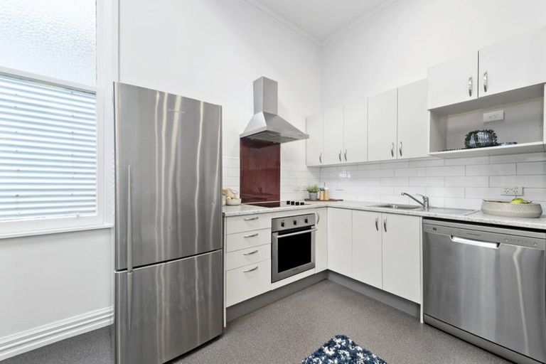 Photo of property in 142 Tinakori Road, Thorndon, Wellington, 6011