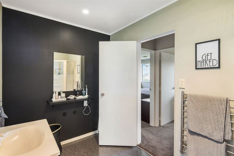 Photo of property in 140 Mark Avenue, Grenada Village, Wellington, 6037