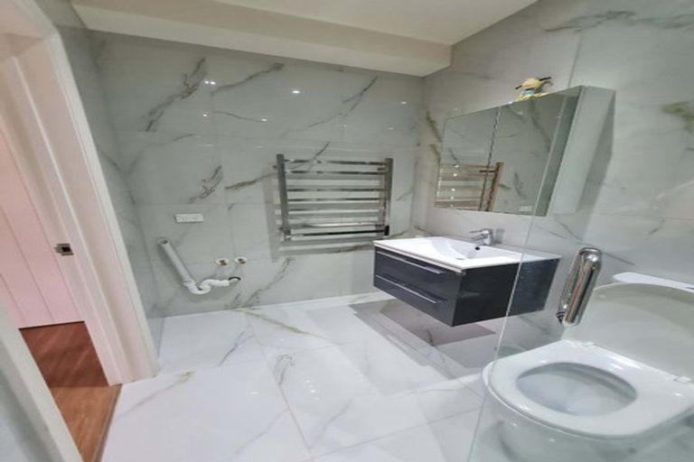 Photo of property in 2/16 Benders Avenue, Hillcrest, Auckland, 0627