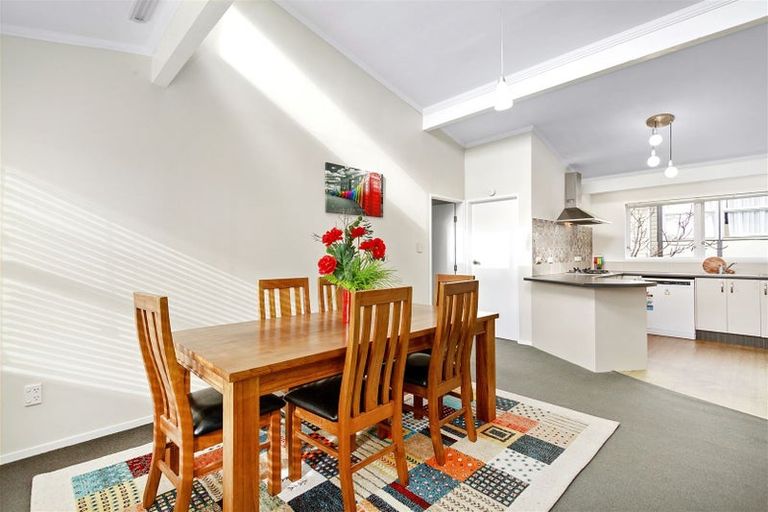 Photo of property in 78 Churton Drive, Churton Park, Wellington, 6037