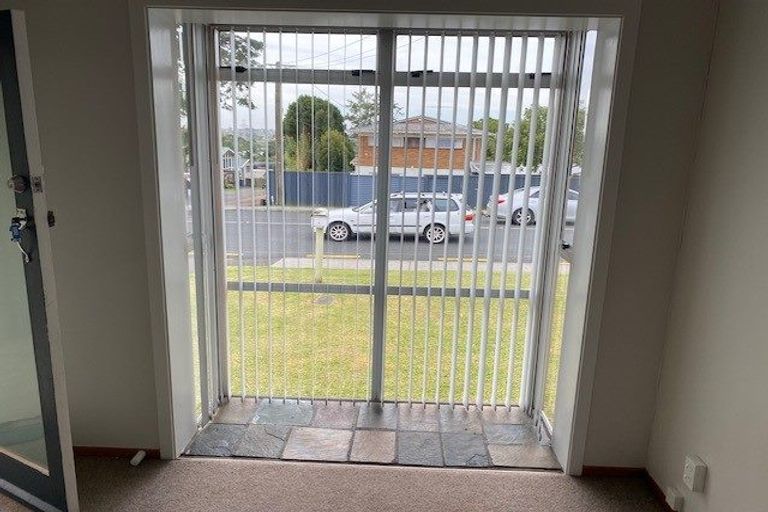 Photo of property in 2/118 Waimumu Road, Massey, Auckland, 0614