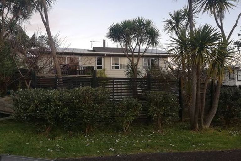 Photo of property in 57 Lavery Place, Sunnynook, Auckland, 0632