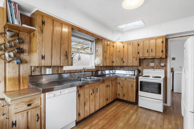 Photo of property in 16 Tui Vale Road, Shelly Park, Auckland, 2014