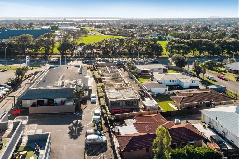 Photo of property in 3370 Great North Road, Glen Eden, Auckland, 0602