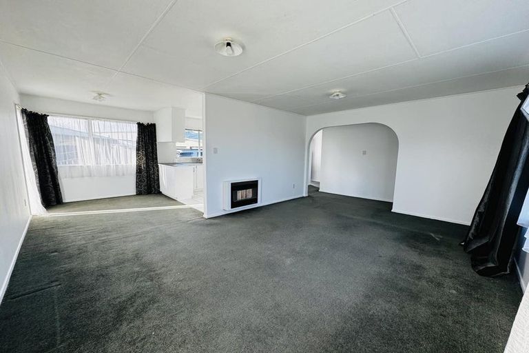 Photo of property in 42 Acacia Street, Kelvin Grove, Palmerston North, 4414