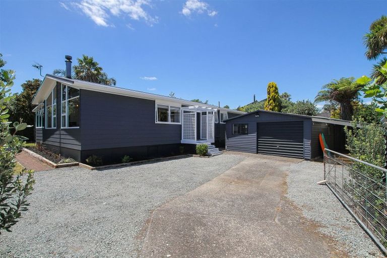 Photo of property in 11 Taihiki Road, Clarks Beach, 2122