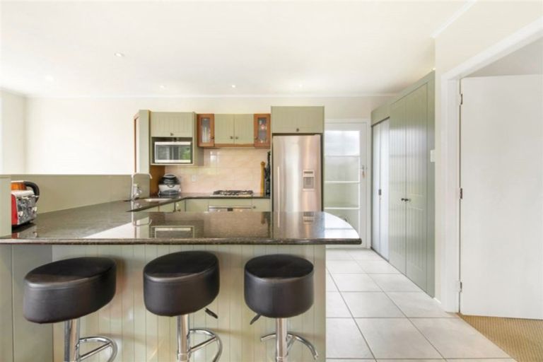 Photo of property in 8 Birdwood Road, Swanson, Auckland, 0612