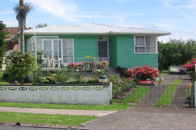 Photo of property in 44 Portadown Avenue, Pakuranga Heights, Auckland, 2010