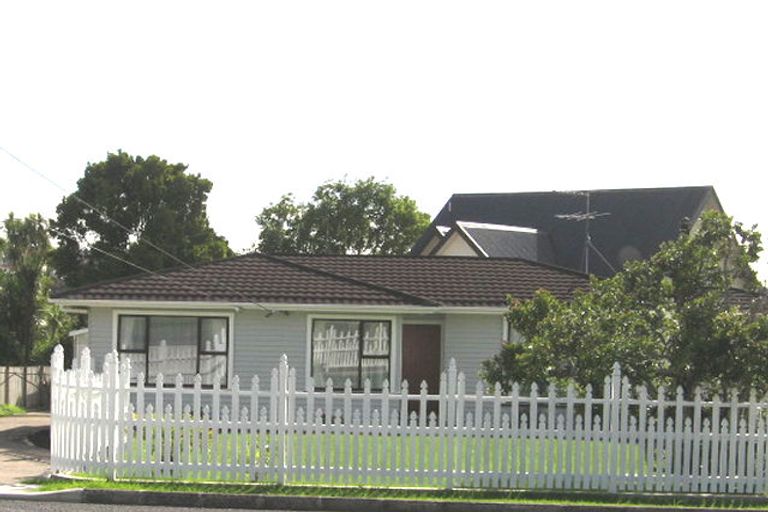 Photo of property in 47 Matipo Road, Te Atatu Peninsula, Auckland, 0610