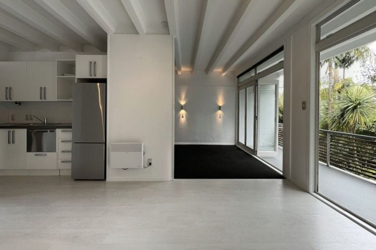 Photo of property in 15/73 Princes Street, Northcote Point, Auckland, 0627