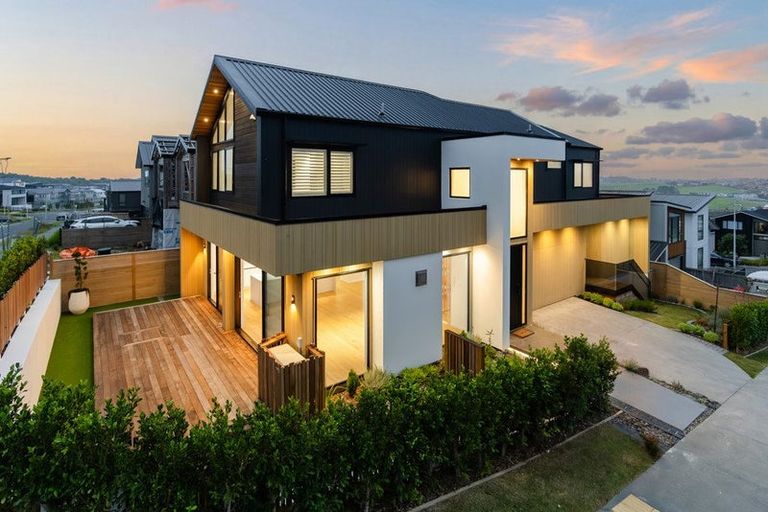 Photo of property in 34 Kumukumu Road, Long Bay, Auckland, 0630