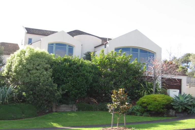 Photo of property in 24 Santa Cruz Drive, Shamrock Park, Auckland, 2016