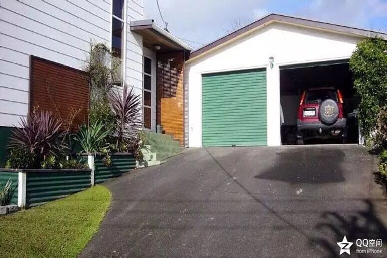 Photo of property in 79 Colwill Road, Massey, Auckland, 0614