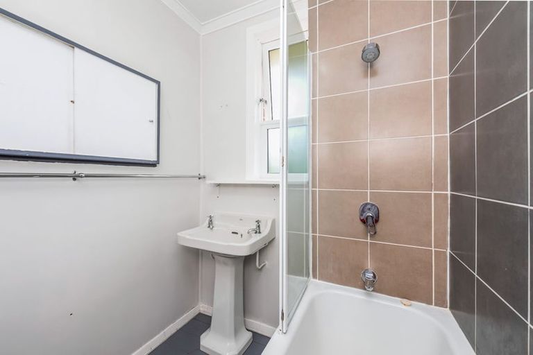 Photo of property in 28 Henry Street, Ebdentown, Upper Hutt, 5018