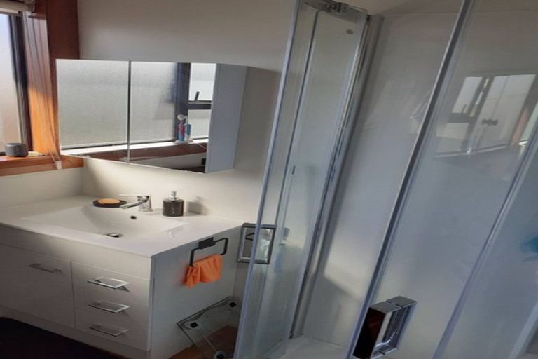 Photo of property in 136 Apu Crescent, Lyall Bay, Wellington, 6022